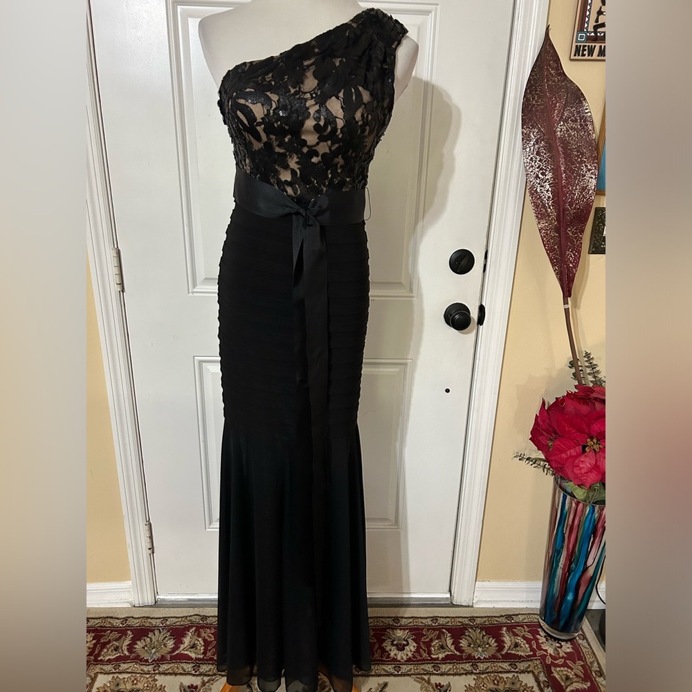 Fabulous Cache maxi dress.